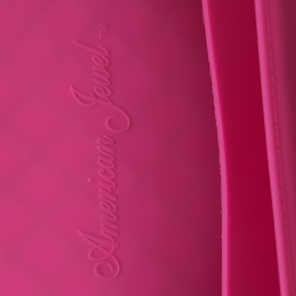 American Jewel Girls Pink Quilted Gummy Shoulder Bag with Chain Link Strap. - Picture 9 of 15